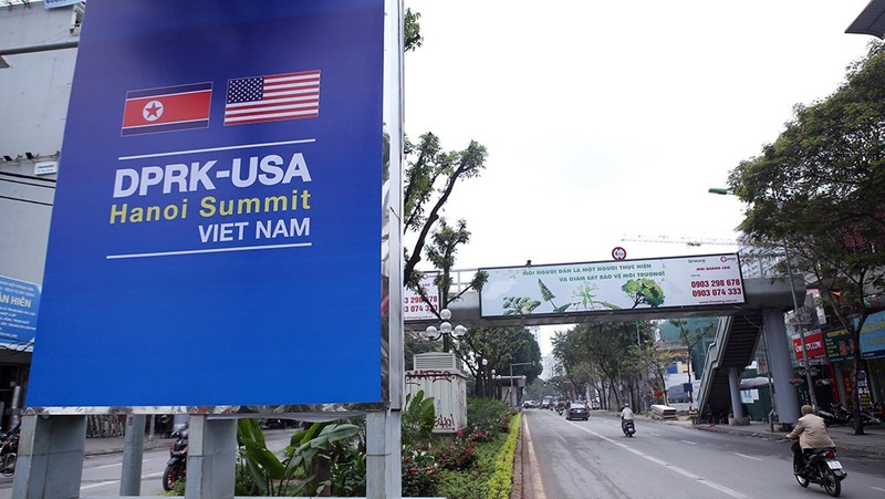 Many large-sized panels welcoming the DPRK-USA Summit set up along the routes from Noi Bai airport to central Hanoi.