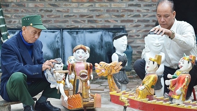 Dong Ngu villagers preparing puppets for their performances