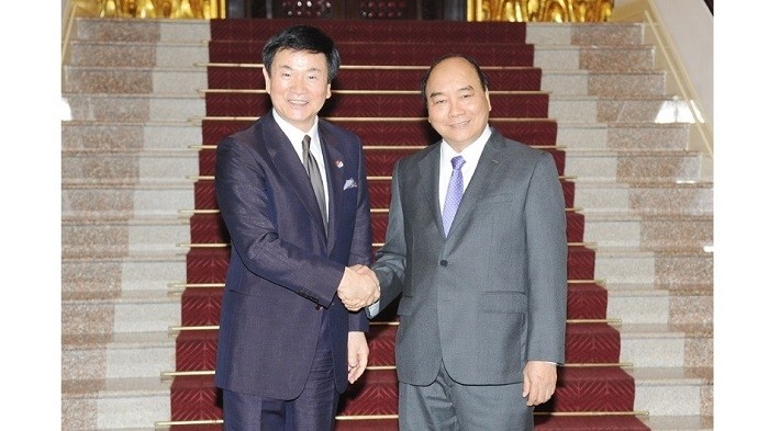 Prime Minister Nguyen Xuan Phuc (R) and Chiba’s Governor Kensaku Morita. (Photo: NDO/Tran Hai)