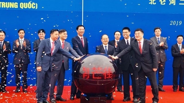 Vietnam’s Quang Ninh province and China's Guangxi Zhuang Autonomous Region officially launched customs operations via Bac Luan II Bridge
