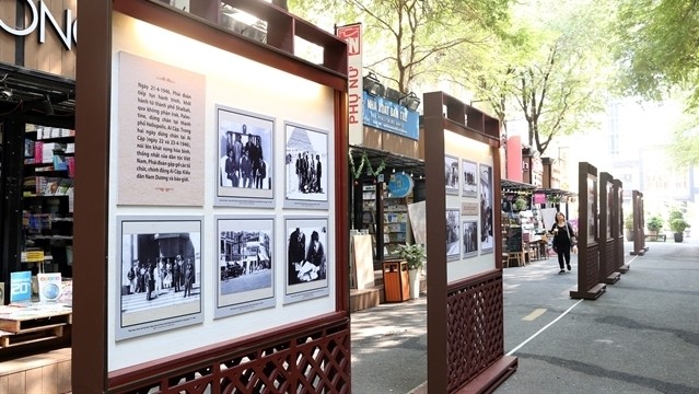 The exhibition displays nearly 200 photos and documents on the friendly visit made by the Vietnamese parliamentarians to France from April 16 to May 23, 1946 (Photo: phunuonline.com.vn)