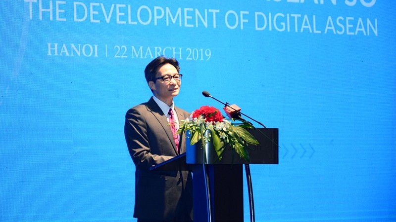 Deputy PM Vu Duc Dam speaking at the ASEAN Conference on 5G (Photo: Manh Vy)