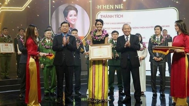 Miss Universe Vietnam H’Hen Nie is mong 10 Outstanding Vietnamese Young Faces in 2018 