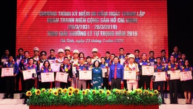 The Ly Tu Trong Award was presented to 72 outstanding Youth Union officials across the nation on March 23. (Photo: NDO/Ngo Tuan)