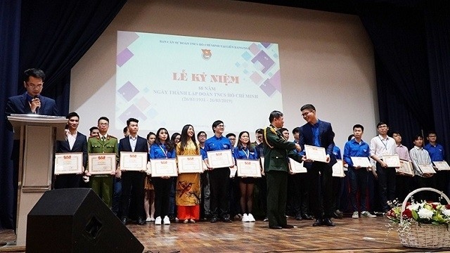 Outstanding HCYU chapters and members awarded with certificates of merit by the HCYU Central Committee and HCYU’s Civil Affairs Committee in Russia. (Photo: NDO/Que Anh)