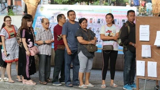 Thai voters line up at a polling station in Bangkok on March 24. (Source: Nikkei Asian Review) 
