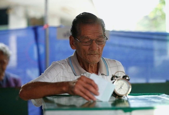 A voter casts his ballot in the general election at a polling station in Bangkok, Thailand, March 24, 2019. (Photo: Agencies)