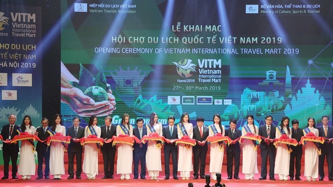 The ribbon cutting ceremony to open the 2019 VITM (Photo: baovanhoa.vn)