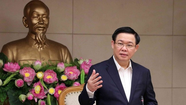 Deputy Prime Minister Vuong Dinh Hue speaking at the working session (Photo: VGP)