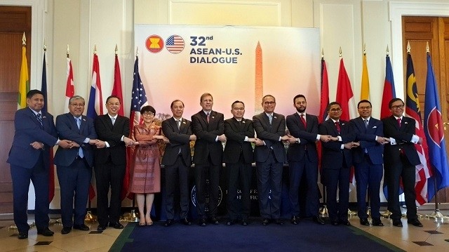 Delegates join a group photo at the 32nd ASEAN-US Dialogue, which is held in Washington DC from March 27 to 28. (Photo: baoquocte.vn)