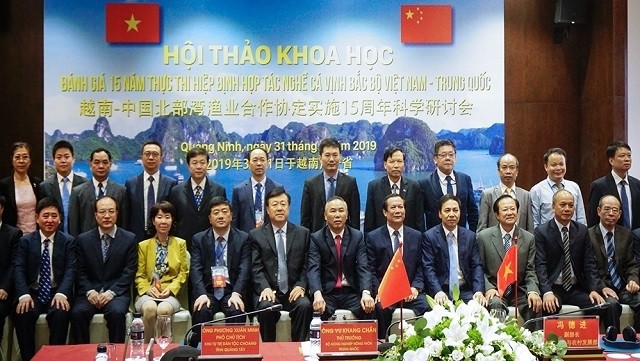 Delegates join a group photo at the seminar. (Photo: NDO/Quang Tho)