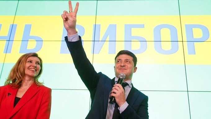 Ukrainian comic actor and presidential candidate Volodymyr Zelenskiy flashes a victory sign as his wife Olena reacts following the announcement of the first exit poll in a presidential election at his campaign headquarters in Kiev, Ukraine March 31, 2019. (Reuters)