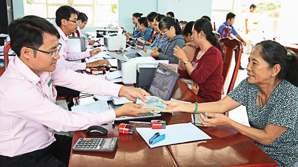 The State Bank of Vietnam has recently advocated the expansion of banking credit sources for consumer loans with reasonable interest rates and duration. (Illustrative image)