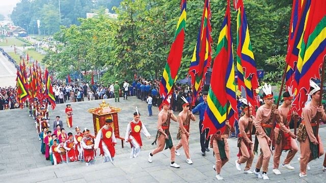 A procession at the Hung Kings Temple Festival 2018 (Photo: VNA)