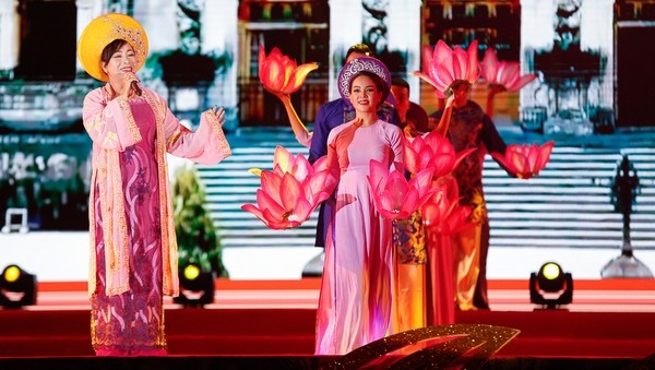 A performance at the opening ceremony for the festival (Photo: hanoimoi)