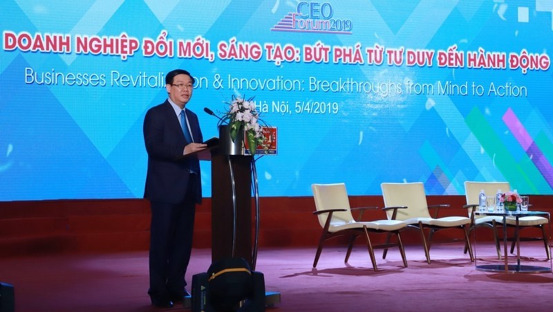 Deputy PM Vuong Dinh Hue speaking at the forum (Credit: VGP)