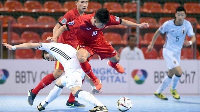 Vietnam (in red) will resume their meeting with Japan in the 2019 AFC U20 Futsal Championship.