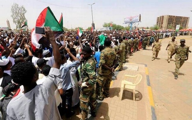  Sudanese military officers control demonstrators as they protest against the army's announcement that President Omar al-Bashir would be replaced by a military-led transitional council, near Defence Ministry in Khartoum, Sudan on April 12. (Photo Credit: Reuters)