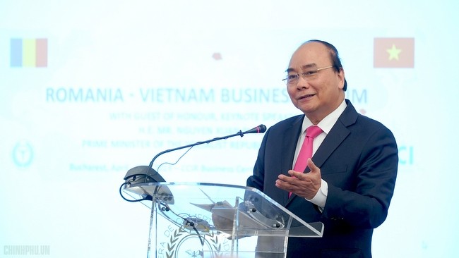 PM Nguyen Xuan Phuc speaking at the forum (Photo: VGP)