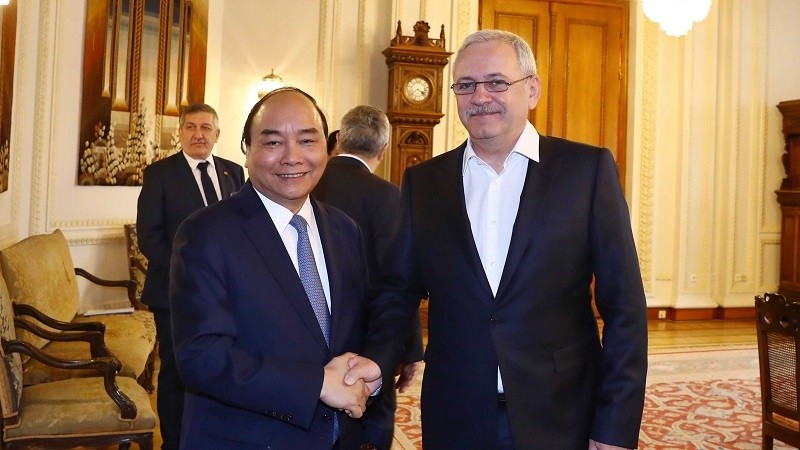 Prime Minister Nguyen Xuan Phuc and Liviu Dragnea, President of the Chamber of Deputies of the Romanian Parliament (Photo: VGP)