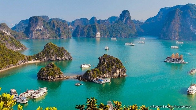Featuring numerous attractive scenic spots and heritages, including Ha Long Bay, Quang Ninh has huge advantages for tourism development.