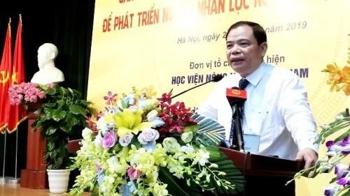 Minister of Agriculture and Rural Development Nguyen Xuan Cuong speaking at the seminar (Photo: VNA)