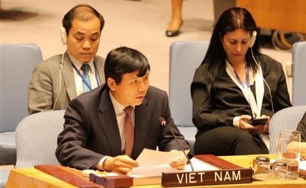 Ambassador Dang Dinh Quy, head of the Vietnamese mission to the United Nations (UN), speaks at the dialogue. (Photo: VNA)