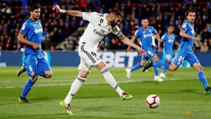 La Liga Santander - Getafe v Real Madrid - Coliseum Alfonso Perez, Getafe, Spain - April 25, 2019 Real Madrid's Karim Benzema shoots at goal. (Reuters)