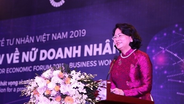 Vice President Dang Thi Ngoc Thinh speaks at the talkshow on business women. (Photo: vnexpress.net)