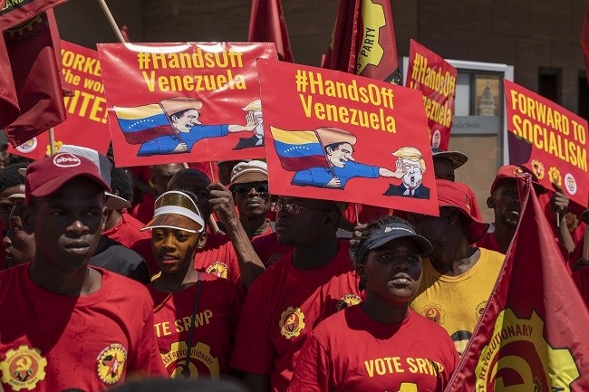 National Union of Metalworkers of South Africa members protest outside the US consulate in Sandton, Johannesburg, 16 March 2019, in solidarity with the Venezuelan government and against American interference in the country. (Source: New Frame)
