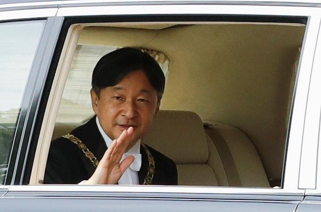 Japan’s Emperor Naruhito waves from his vehicle upon arriving at the Imperial Palace in Tokyo, Japan May 1, 2019. (Photo: Reuters)