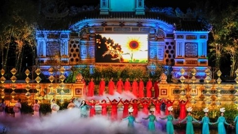 An art performance at the closing ceremony for the 2019 Hue Traditional Craft Festival (Photo: VOV)