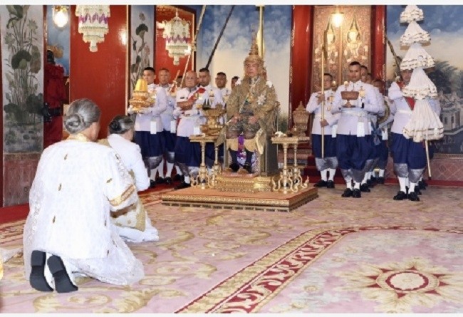 Thai King Maha Vajiralongkorn sits on the throne as he is officially crowned King at the Grand Palace, in Bangkok, Thailand, May 4, 2019. (Source: Xinhua/ROYAL HOUSEHOLD BUREAU)