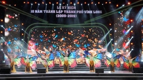 An art performance to mark the 10th anniversary of the establishment of Vinh Long city. (Photo: Bao Vinh Long)