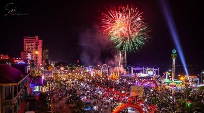 Fireworks will light up the sky in Nha Trang on the opening night of Nha Trang - Khanh Hoa Sea Festival 2019 on May 10. (Photo for illustration)