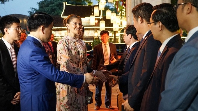 Crown Princess of Sweden Victoria Ingrid Alice Desiree meets with Hanoi officials. (Photo: Ha Noi Moi)