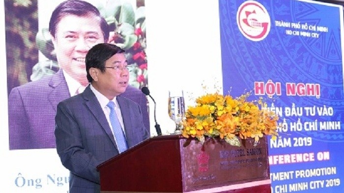 Chairman of Ho Chi Minh City People’s Committee Nguyen Thanh Phong speaking at the conference. (Photo: kinhtedothi.vn)