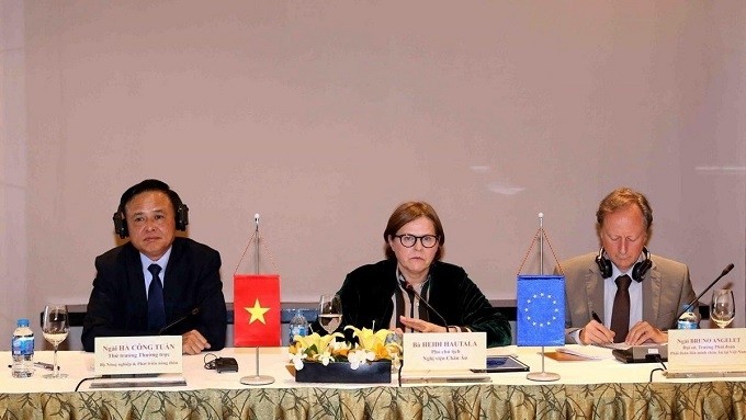 Deputy Minister of Agriculture and Rural Development Ha Cong Tuan (left), Vice-President of the European Parliament Heidi Hautala (centre) and Ambassador Bruno Angelet, head of the EU mission to Vietnam (right) at the press conference. (Photo: VNA),