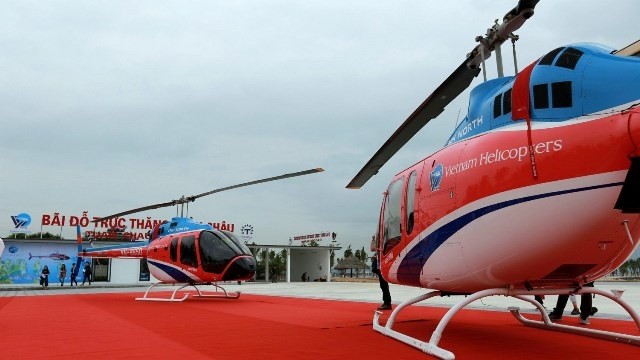 The two Bell-505 helicopters used for the tour were produced in the US. (Photo: baodansinh.vn)