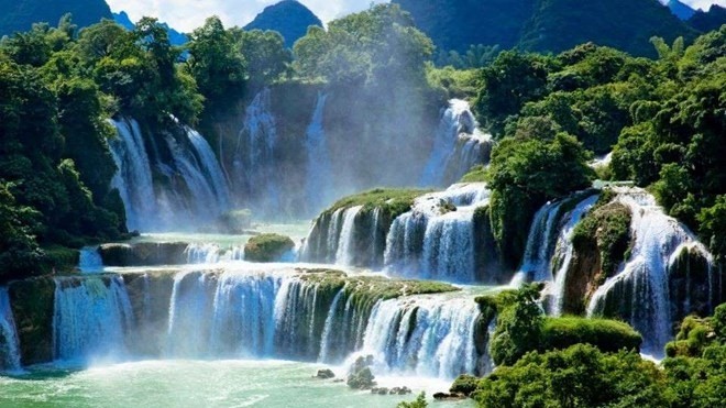 Ban Gioc Waterfall in Cao Bang province (Photo: www.msn.com)