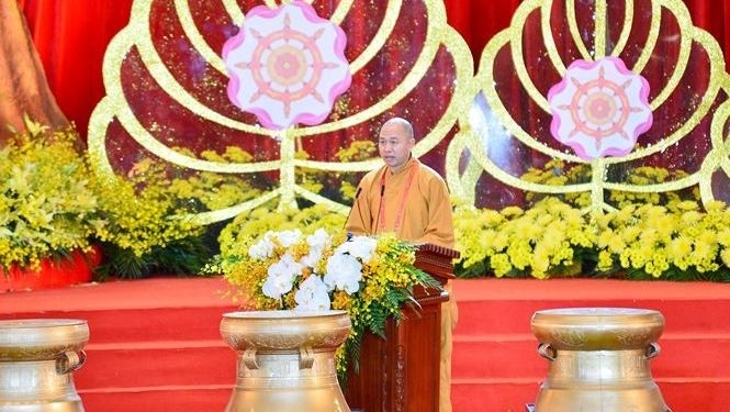 Most Venerable Thich Duc Thien, General Secretary of the Vietnam Buddhist Sangha, announces the Ha Nam Declaration at the closing ceremony of the Vesak 2019. (Photo: Tienphong)