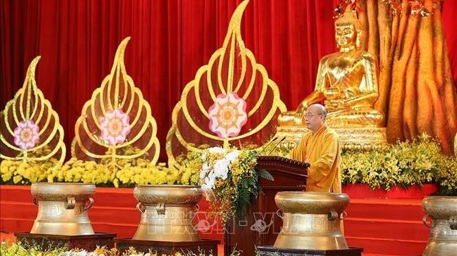 Most Venerable Thich Thanh Nhieu, Vice Chairman of the Executive Committee of the Vietnam Buddhist Sangha, delivers his closing speech. (Photo: VNA)