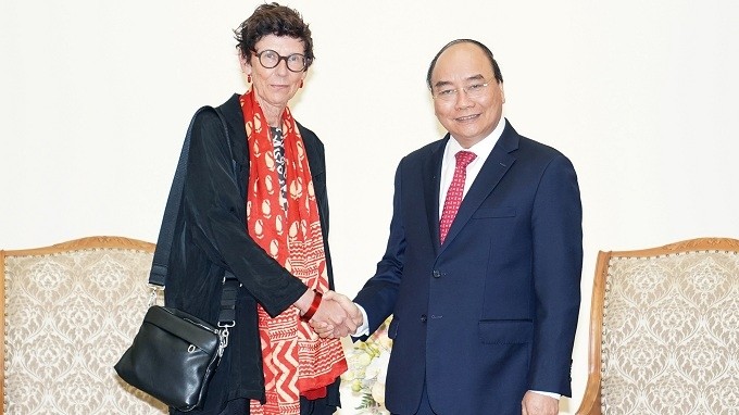 PM Nguyen Xuan Phuc (right) receives Norwegian Ambassador to Vietnam Grete Lochen. (Photo: VGP)
