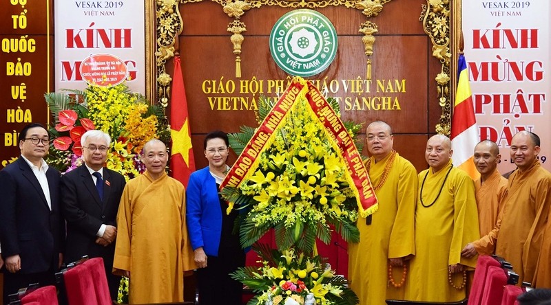 National Assembly Chairwoman Nguyen Thi Kim Ngan and Vietnamese Buddhist leaders (Photo: NDO/Duy Linh)