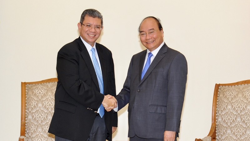 Prime Minister Nguyen Xuan Phuc and Malaysian Foreign Minister Saifuddin Abdullah (Photo: Tran Hai)
