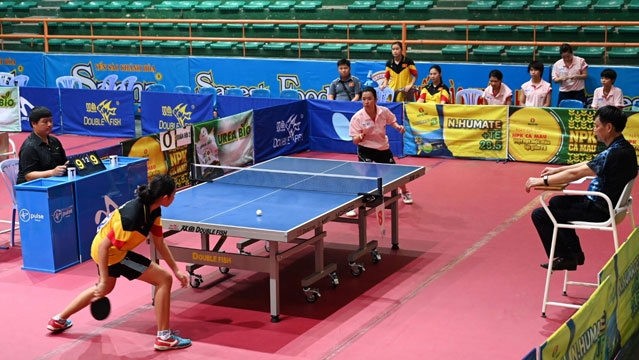 A match in the women's team event.