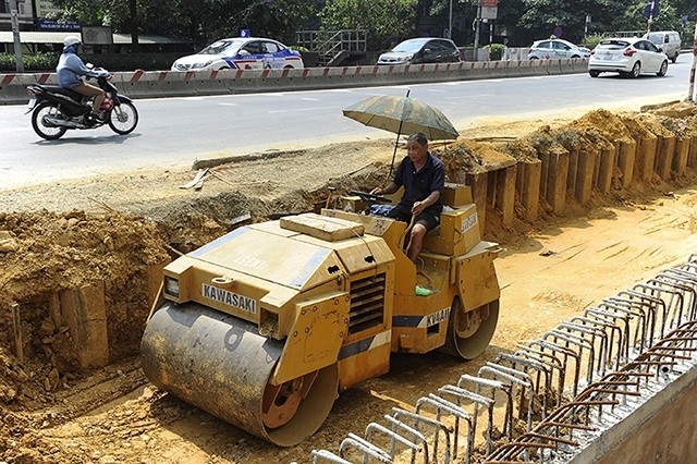 Building the foundation of the project on expanding Nguyen Khoai Street (Hai Ba Trung District, Hanoi)
