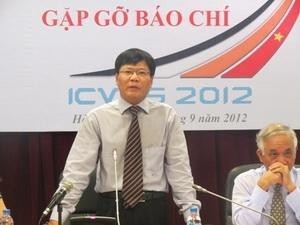 Professor Doctor Nguyen Quang Thuan at the press briefing.