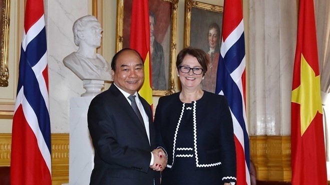 Prime Minister Nguyen Xuan Phuc (L) meets President of the Norwegian Parliament Tone Troen (Photo: VNA)
