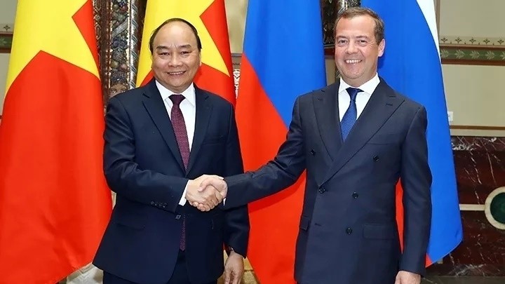 Vietnamese Prime Minister Nguyen Xuan Phuc (right) and his Russian counterpart Dmitry Medvedev. (Photo: VNA)